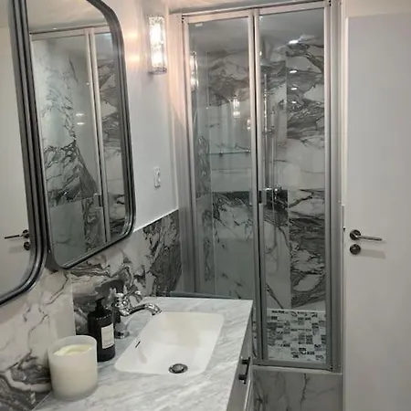Daire : Studio Avenue Montaigne, Champs-elysees Paris