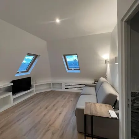 : Studio Avenue Montaigne, Champs-elysees Daire