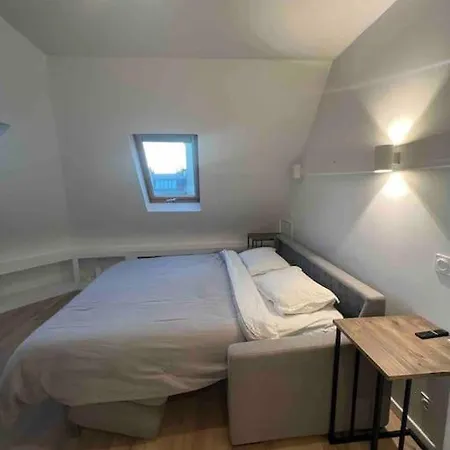 : Studio Avenue Montaigne, Champs-elysees Apartment *