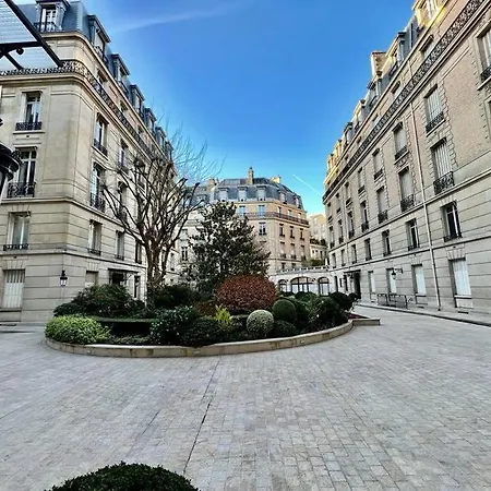 : Studio Avenue Montaigne, Champs-elysees Apartment Paris
