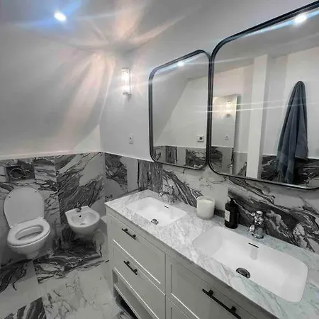 Lägenhet : Studio Avenue Montaigne, Champs-elysees